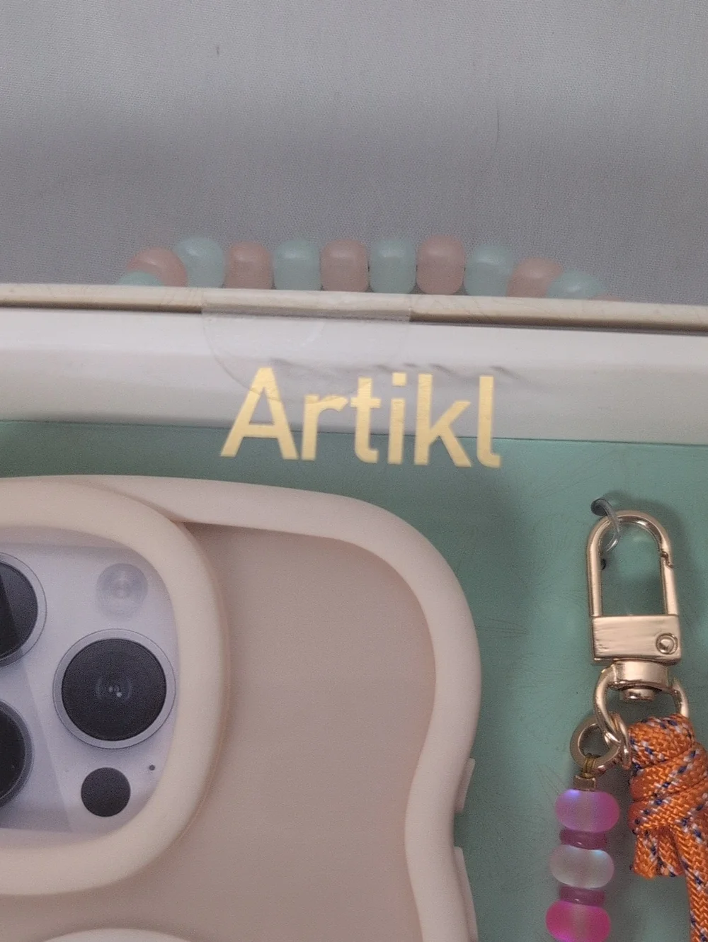 Artikl Sunset Beach Wristlet Phone Bundle for iPhone 16 Pro Max